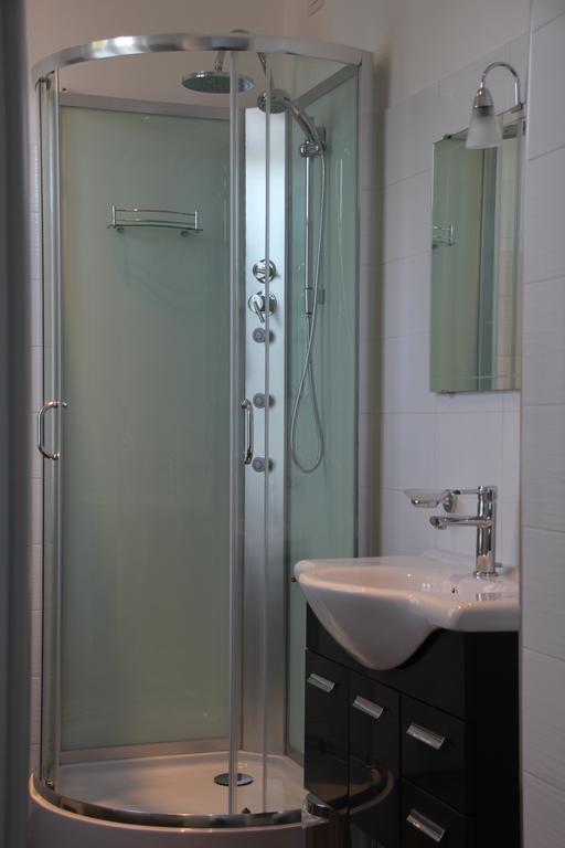 La Ciliegia Bianca Bed & Breakfast Belgirate Bilik gambar